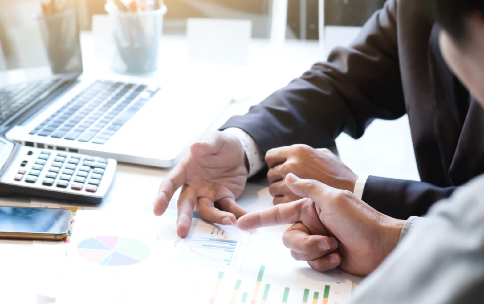 Ambiente de aprendizaje colaborativo en sesión de educación financiera